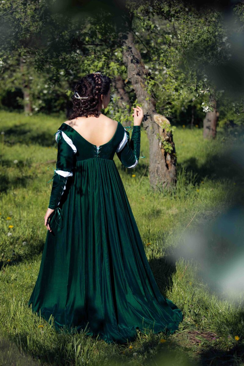 Green Velvet Renaissance Gown, Venetian 1490 Renaissance Dress, Luxurious Velvet Borgia Outfit - Image 13