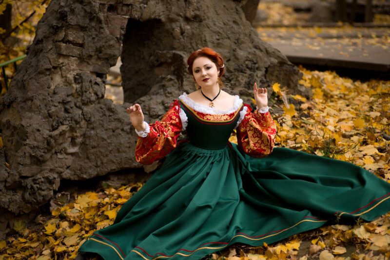 Red and Green Renaissance Gown, 1500s Borgia Gown, Renfaire Queen Dress, Fairy Renaissance Corsetted Fantasy Dress - Image 6