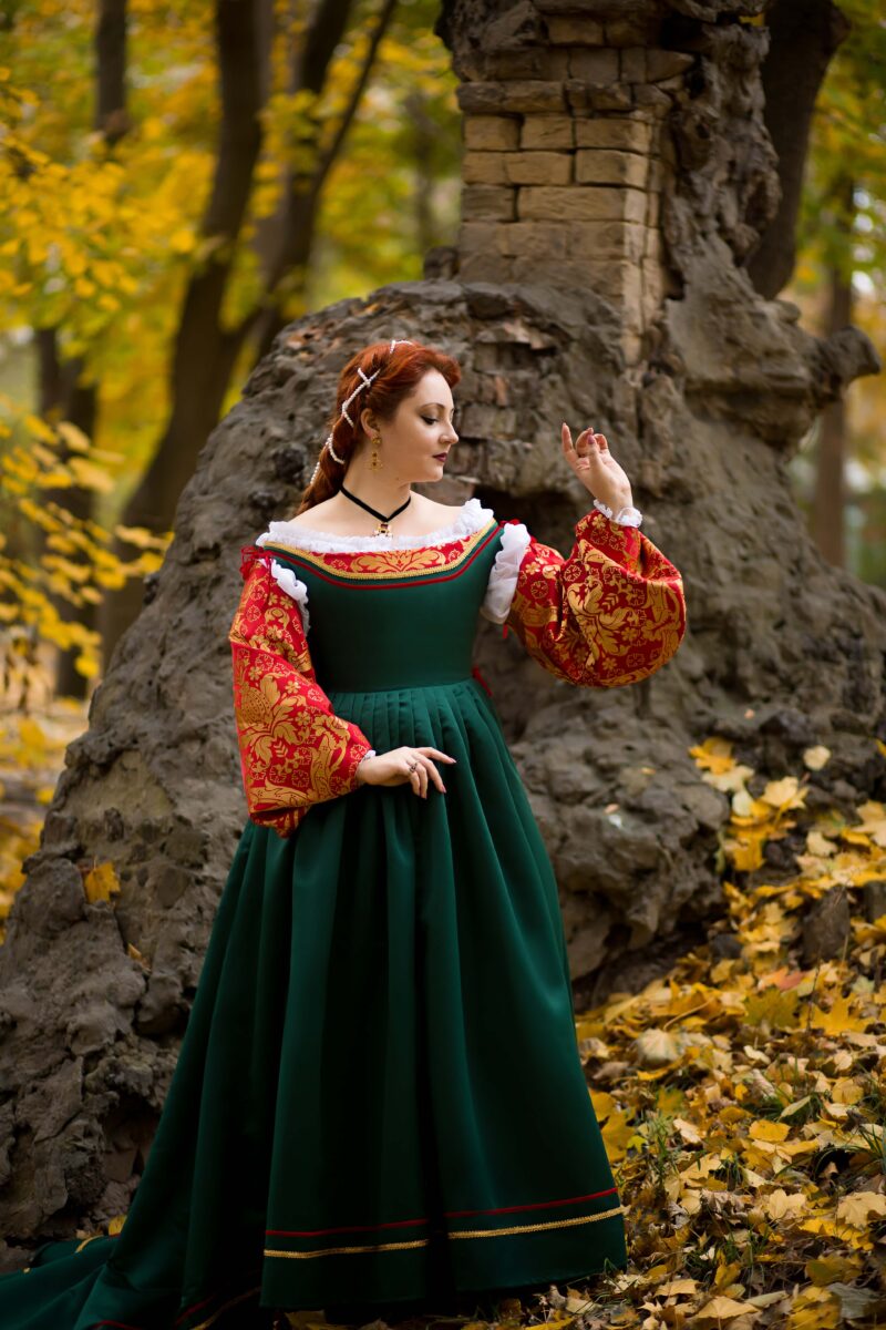 Red and Green Renaissance Gown, 1500s Borgia Gown, Renfaire Queen Dress, Fairy Renaissance Corsetted Fantasy Dress - Image 7