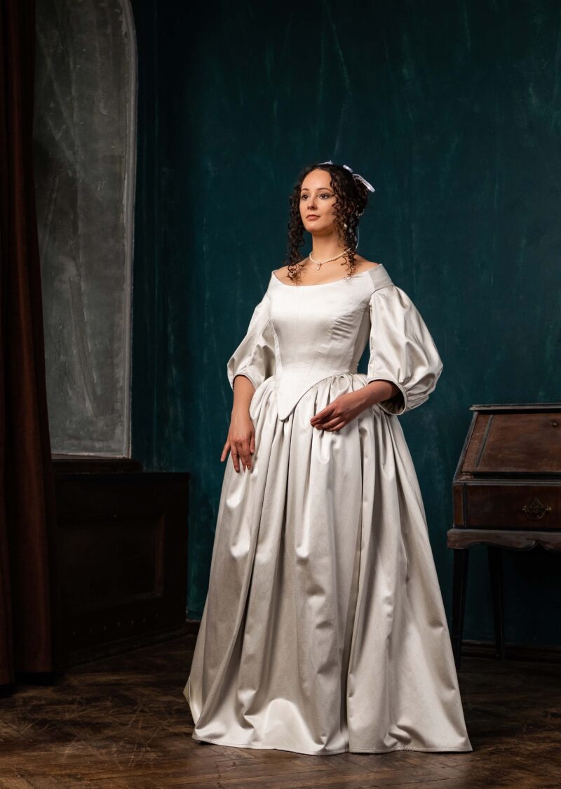 Pearl Gray 17th Century Dress, Silver Grey Broque 1600s Gown