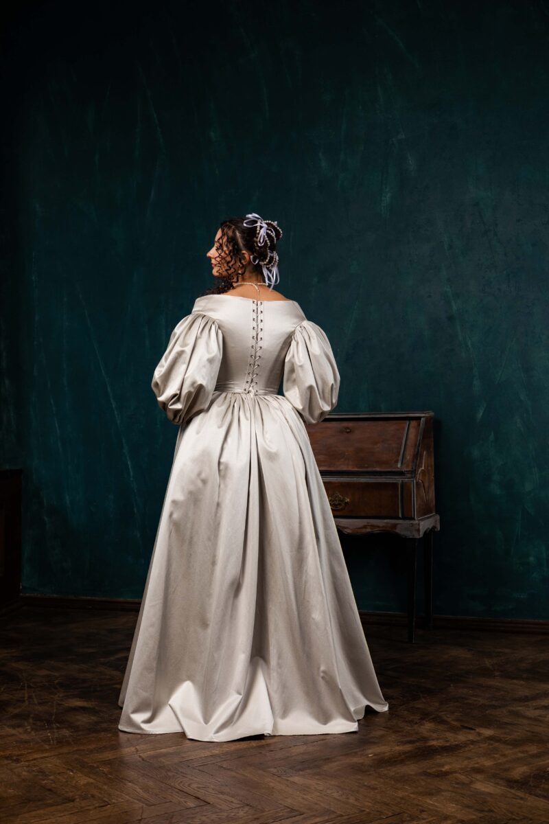 Pearl Gray 17th Century Dress, Silver Grey Broque 1600s Gown