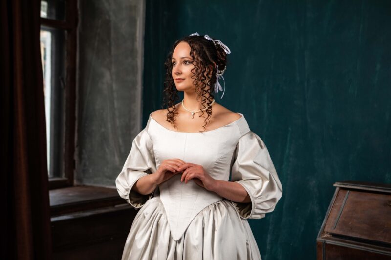 Pearl Gray 17th Century Dress, Silver Grey Broque 1600s Gown