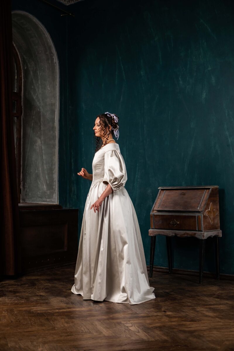 Pearl Gray 17th Century Dress, Silver Grey Broque 1600s Gown