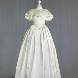 Early Victorian Gown, 1840s Offwhite Dress, Romantic XIX Century Wedding Gown, Young Victoria Outfit