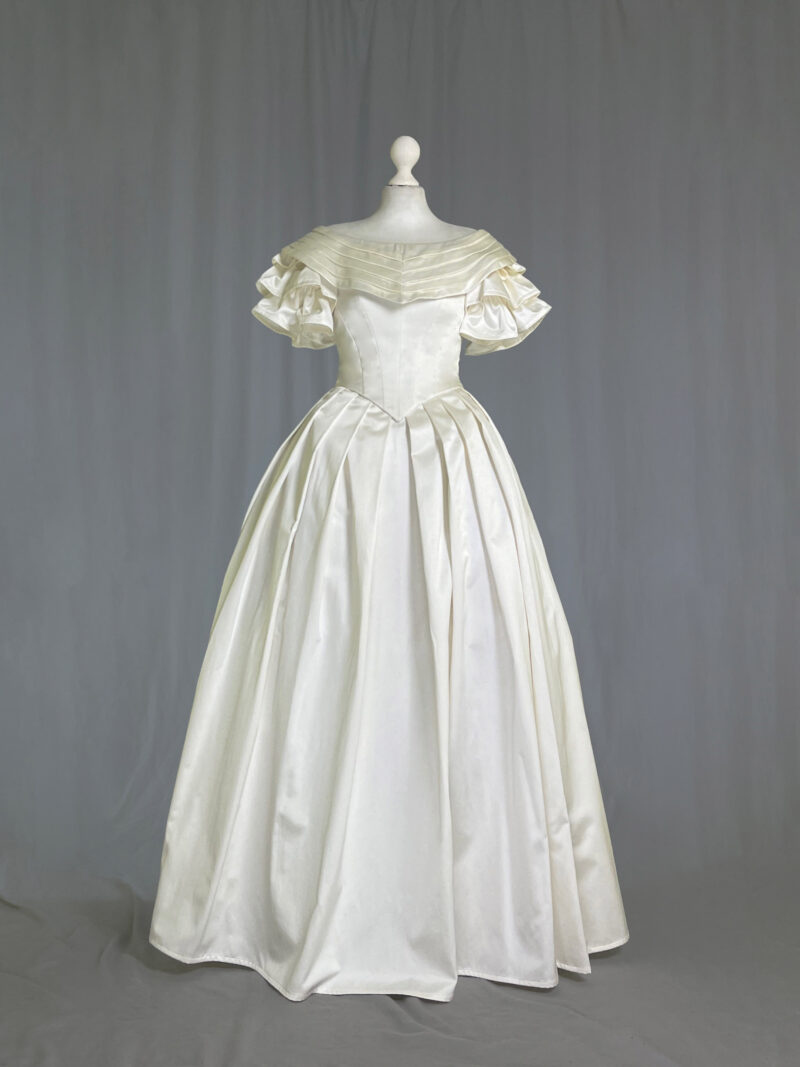 Early Victorian Gown, 1840s Offwhite Dress, Romantic XIX Century Wedding Gown, Young Victoria Outfit