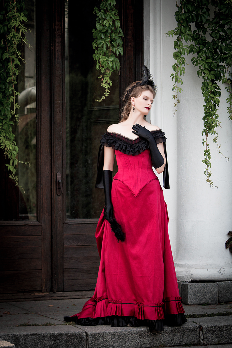 Berry Red Victorian Dress, 1880s Dramatic Ballgown, Victorian Halloween Dress, Vampire Esthetics Outfit