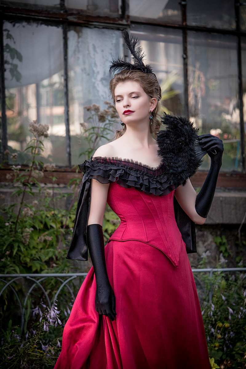 Berry Red Victorian Dress, 1880s Dramatic Ballgown, Victorian Halloween Dress, Vampire Esthetics Outfit
