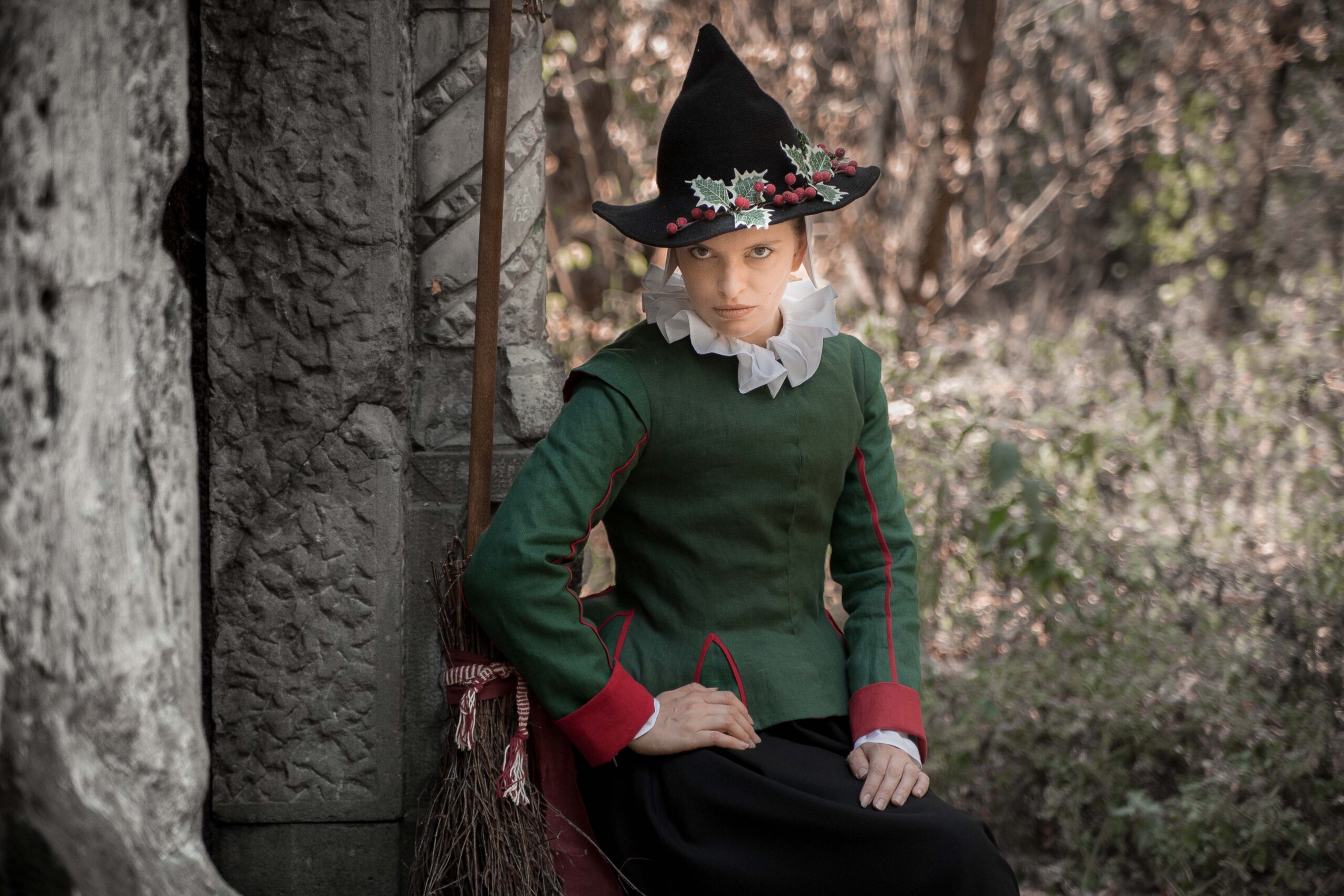 Elizabethan Green Linen Jacket, 1600s SCA Witch Costume, Mayflower Thanksgiving Halloween Outfit