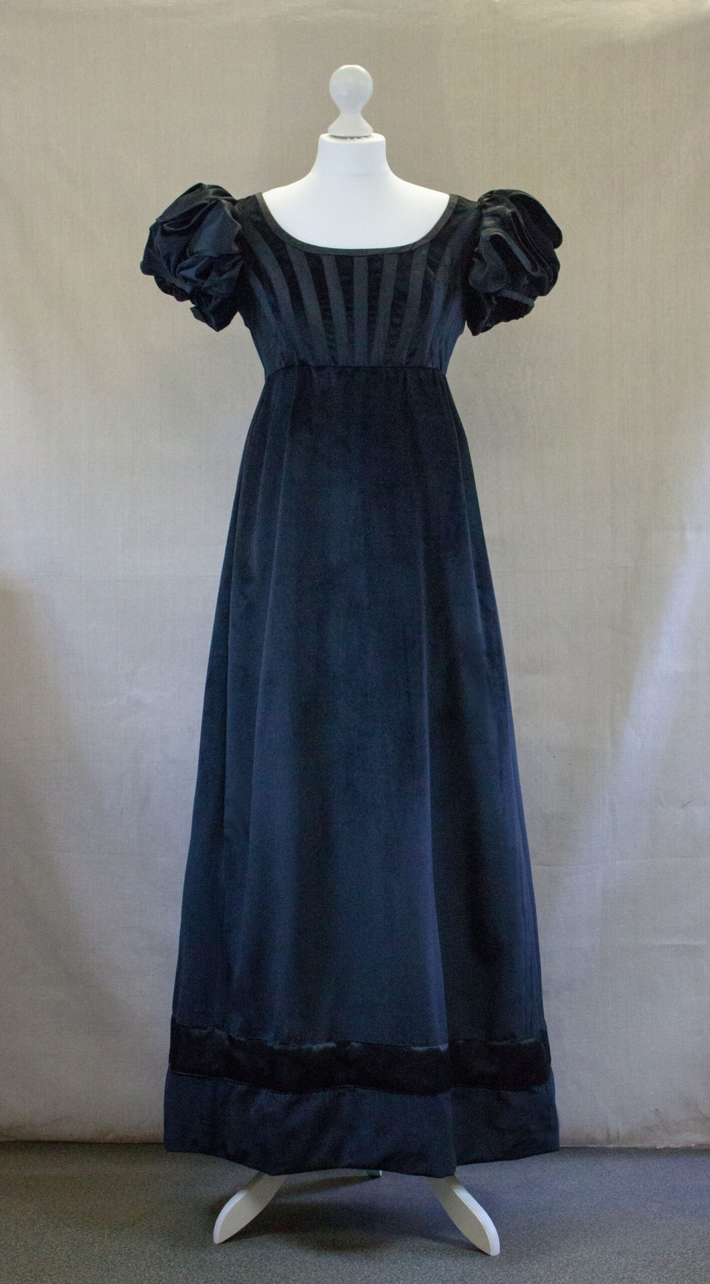 Black Velvet Regency Dress, 1800s Opera Gown, Napoleonic Mourning Gown (Copy) - Image 3