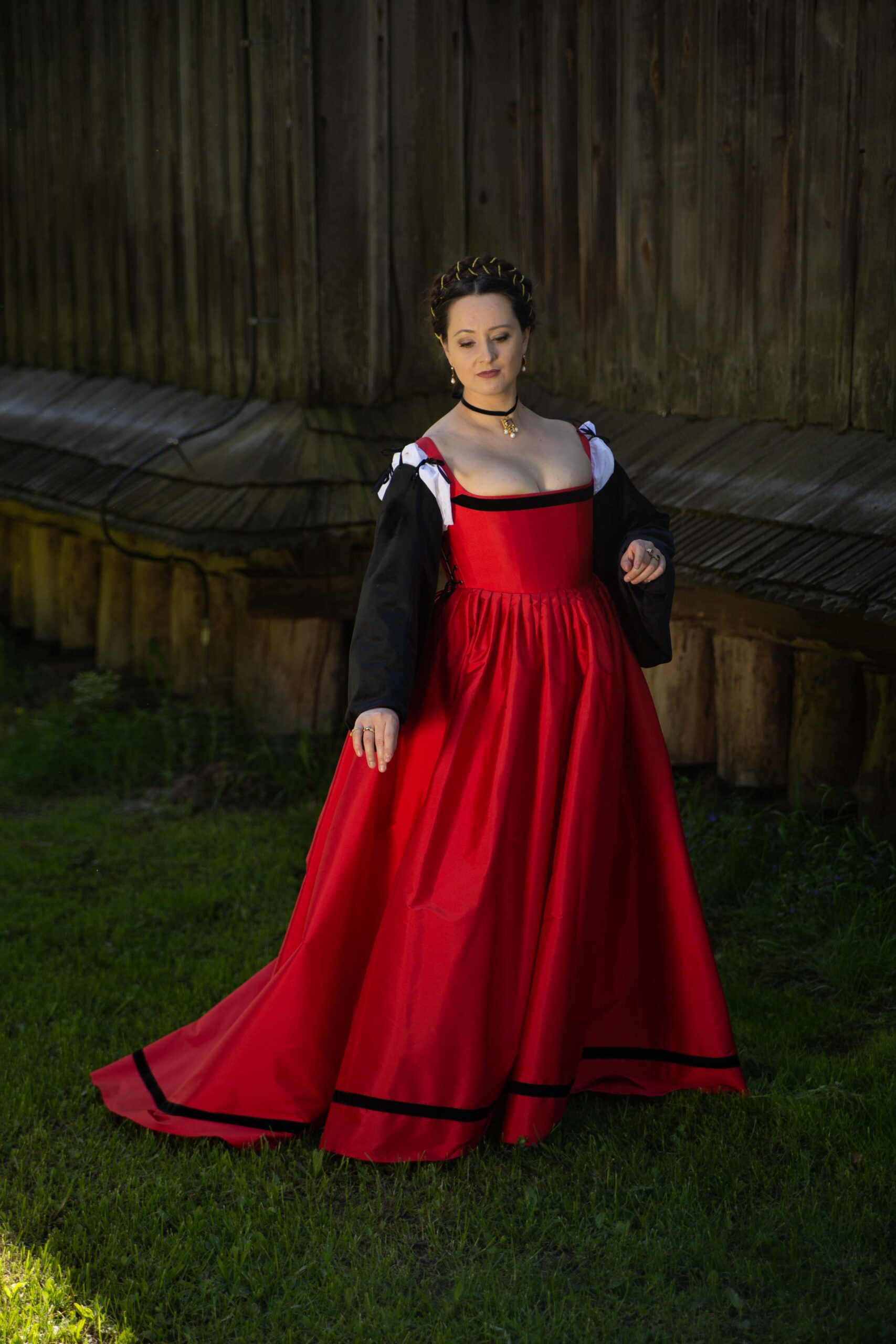 black and red renaissance dress Renaissance Woman Dress, Tudor Dress, Historical Costume, Historical Woman  Dress, England Historical Costume, Renaissance Dress, Fantasy