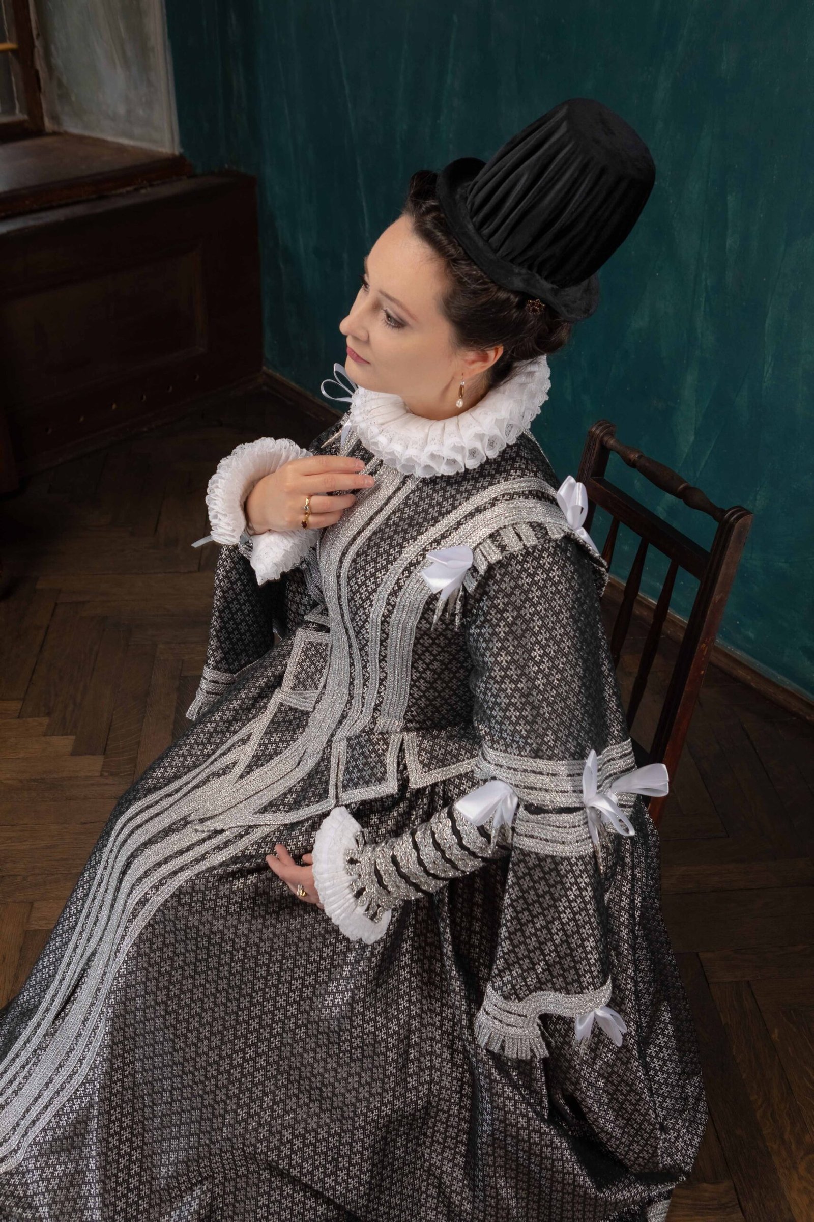 Renaissance Court Gown, 1570s Spanish Royal Dress, Black and Silver Queen Historical Reenactment Attire - Image 9