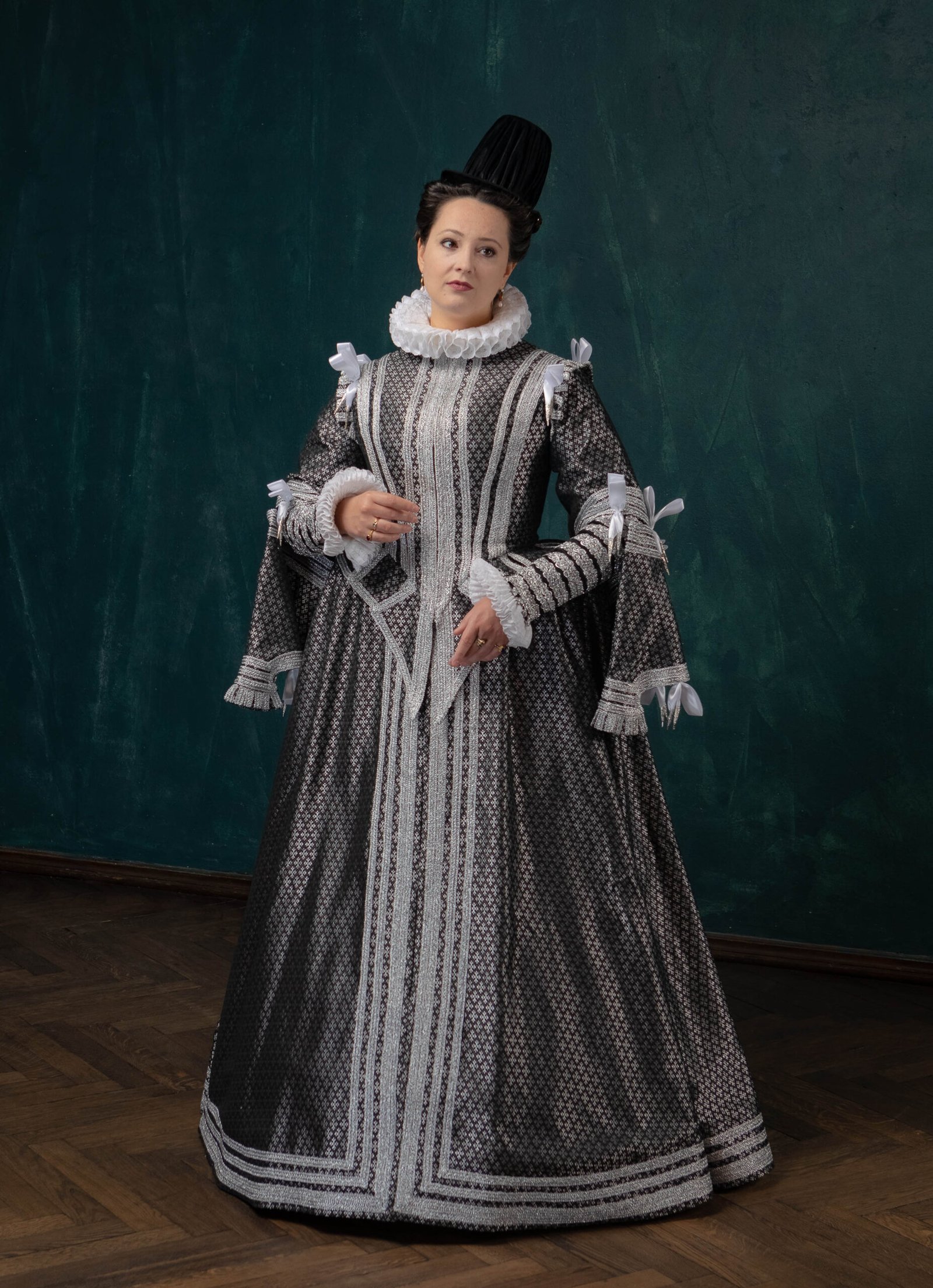 Renaissance Court Gown, 1570s Spanish Royal Dress, Black and Silver Queen Historical Reenactment Attire - Image 4