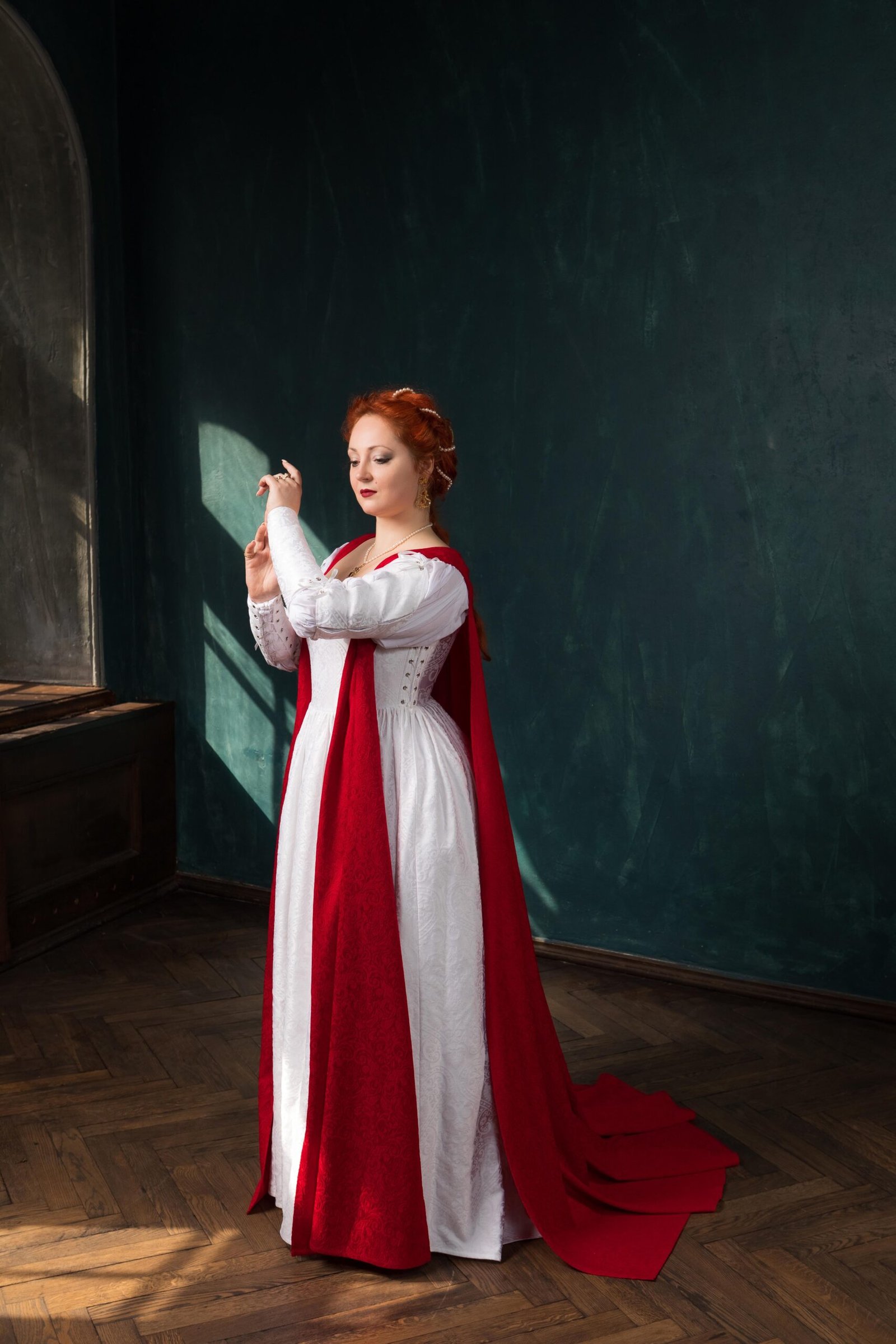 Italian Renaissance Red Giorno Cloak, 1490s Giornea Cape - Image 10