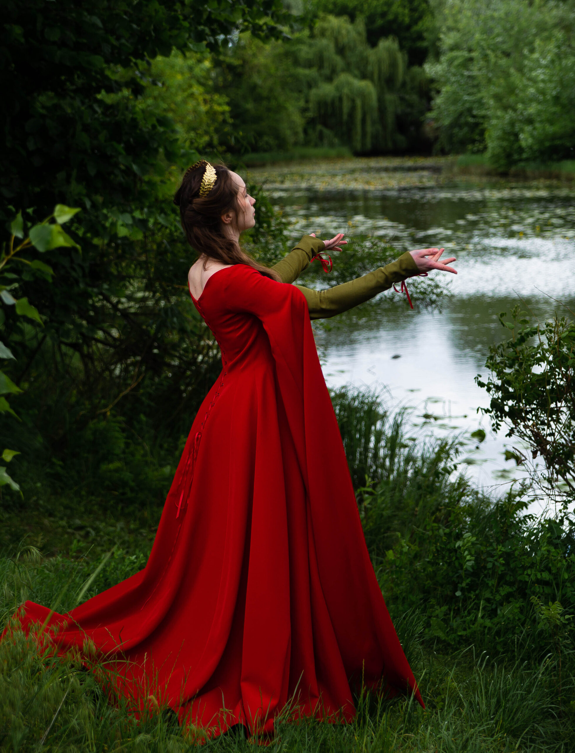 1400s Red Medieval Dress: 15th Century Reenactment Gown for Renfair and LARP - Image 5