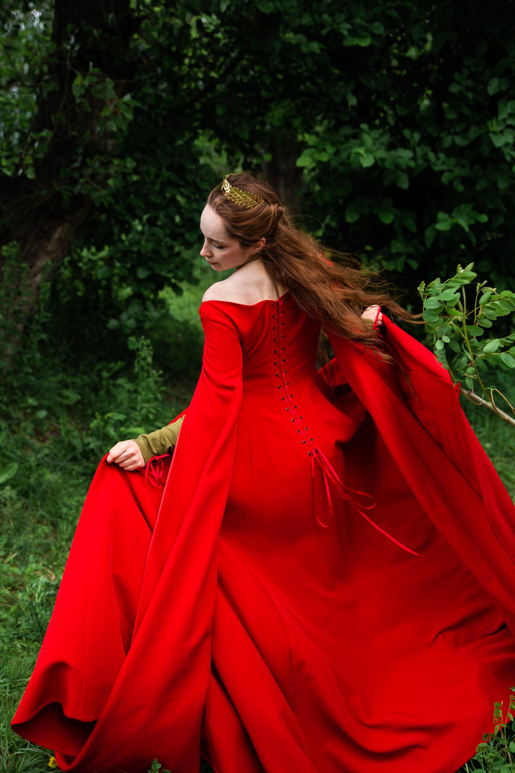 1400s Red Medieval Dress: 15th Century Reenactment Gown for Renfair and LARP - Image 4