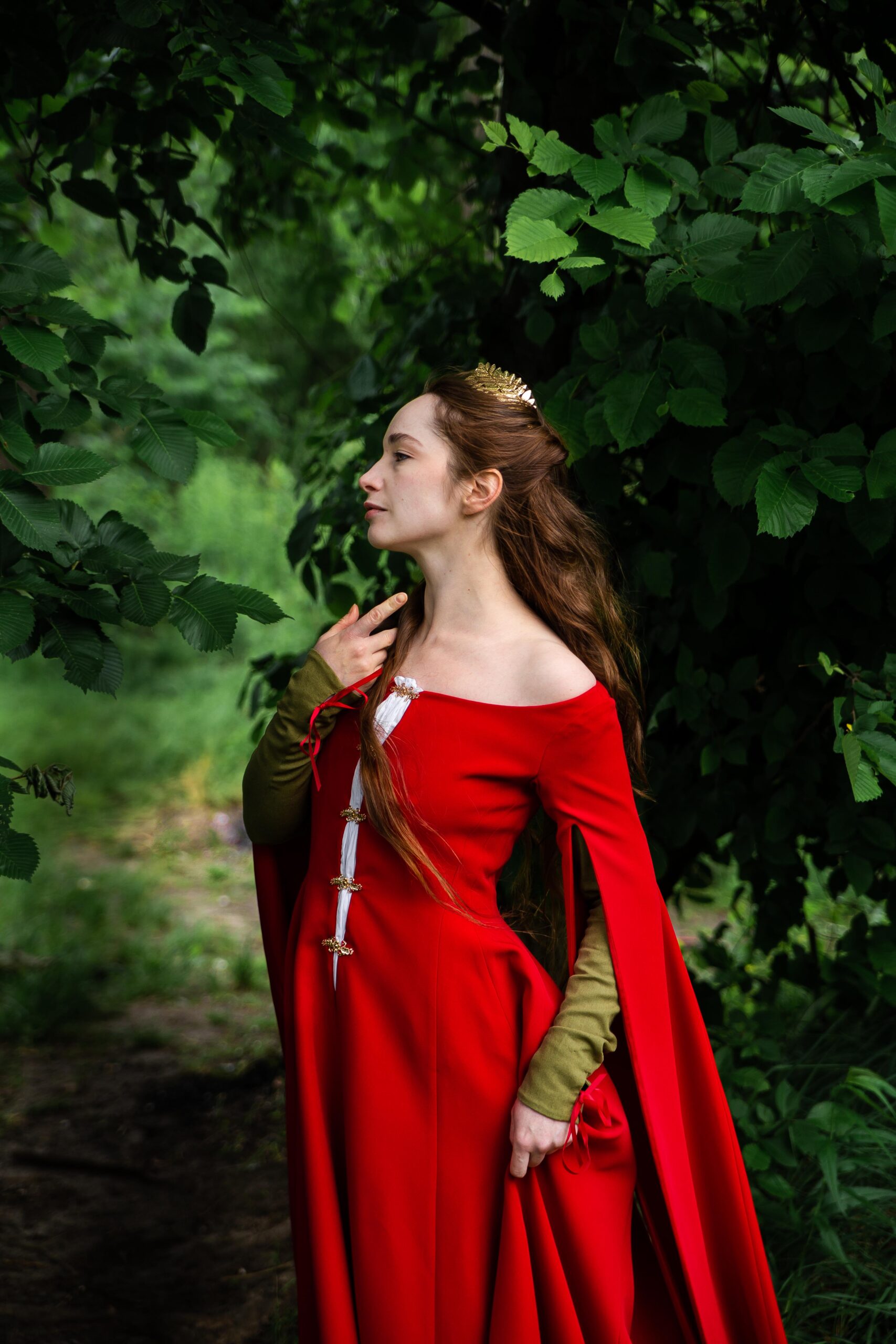 1400s Red Medieval Dress: 15th Century Reenactment Gown for Renfair and LARP - Image 7