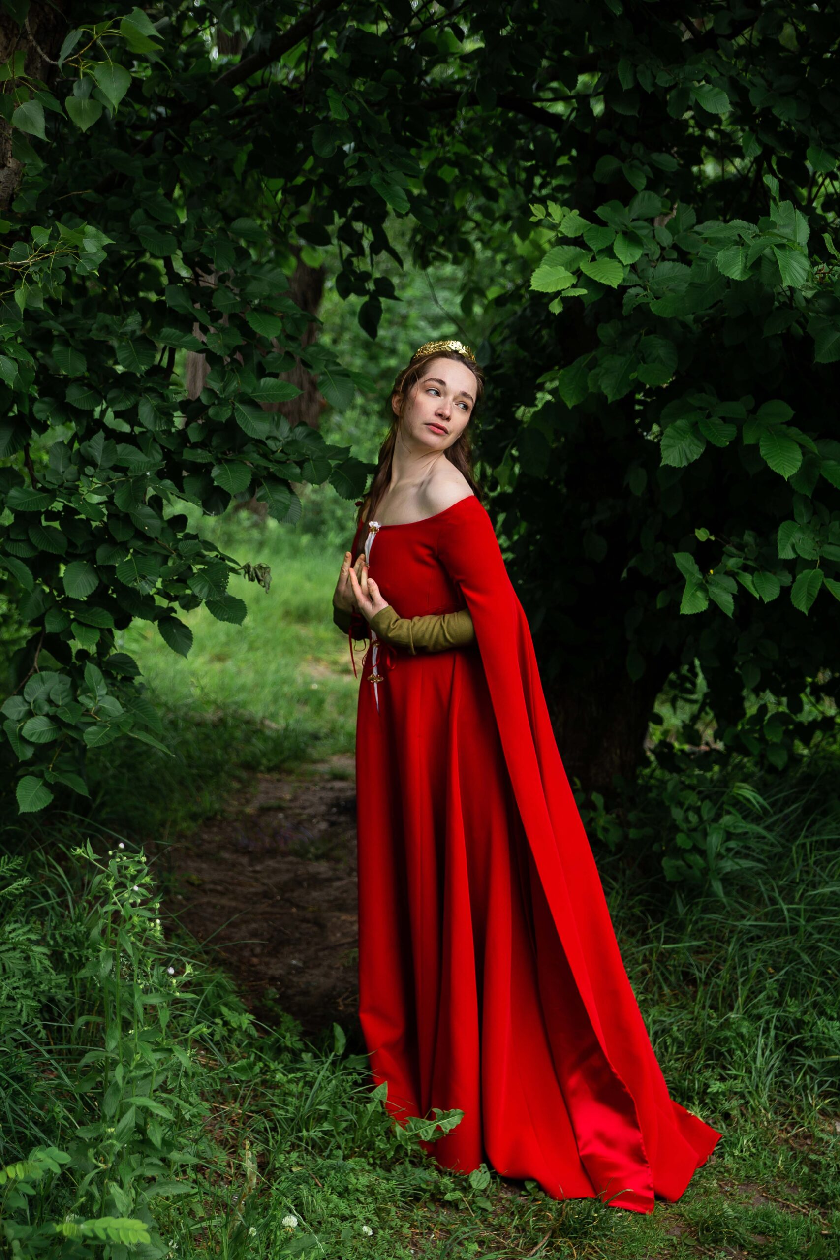 1400s Red Medieval Dress: 15th Century Reenactment Gown for Renfair and LARP - Image 8