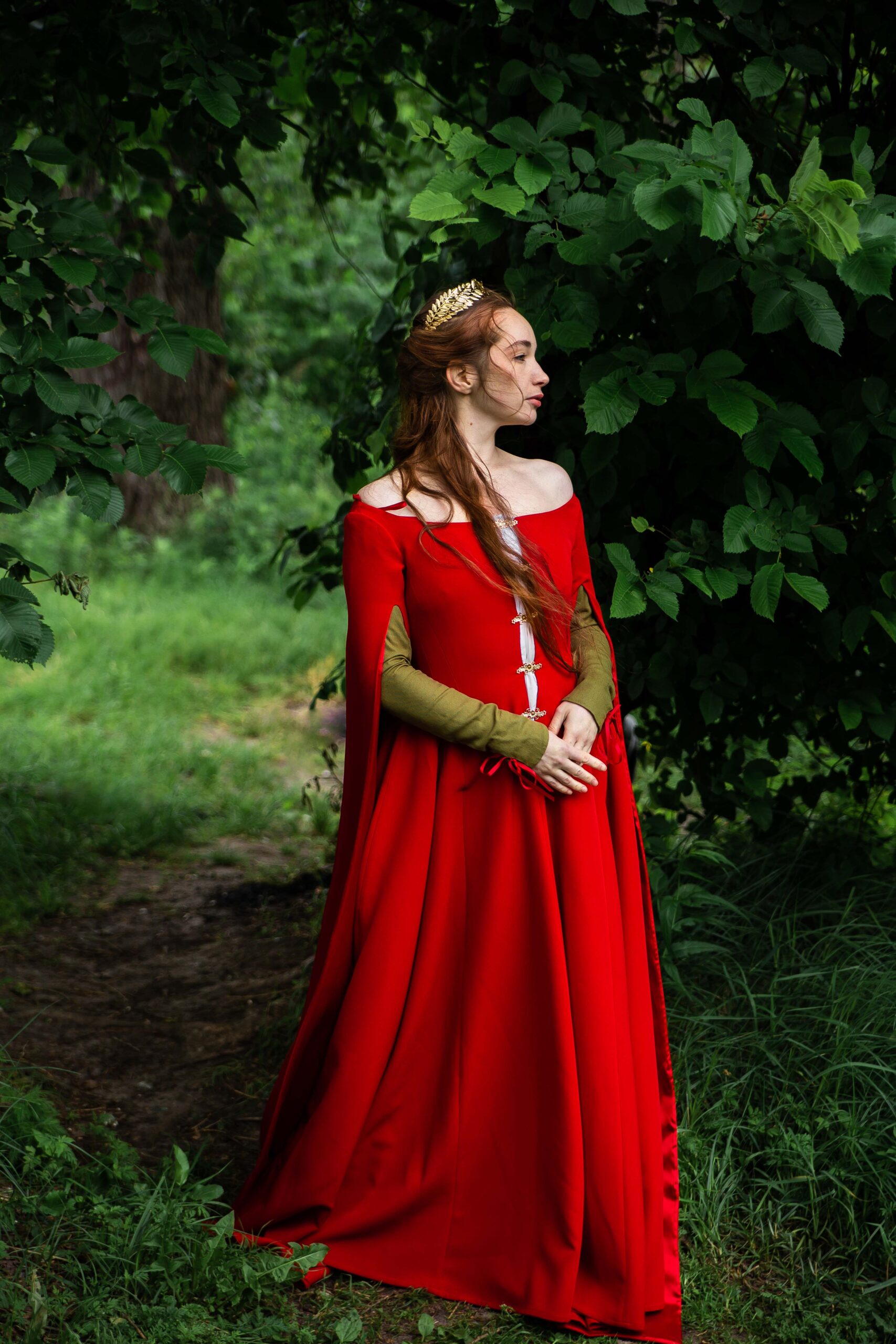 1400s Red Medieval Dress: 15th Century Reenactment Gown for Renfair and LARP - Image 9