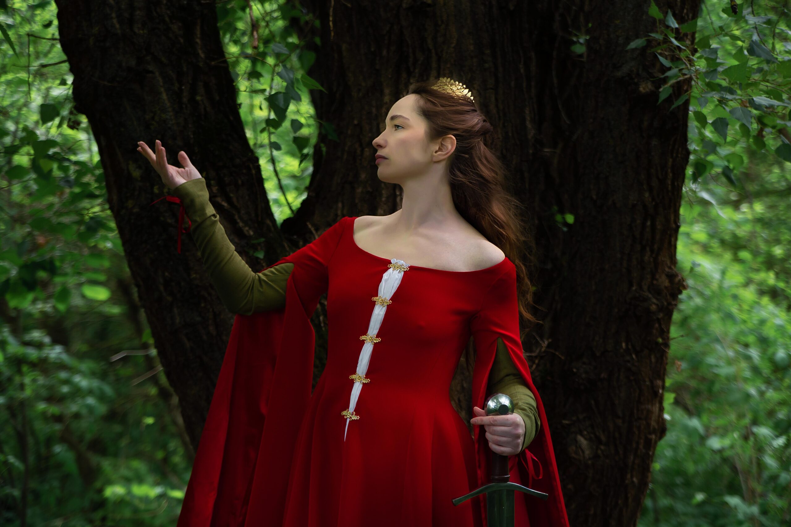 1400s Red Medieval Dress: 15th Century Reenactment Gown for Renfair and LARP - Image 11