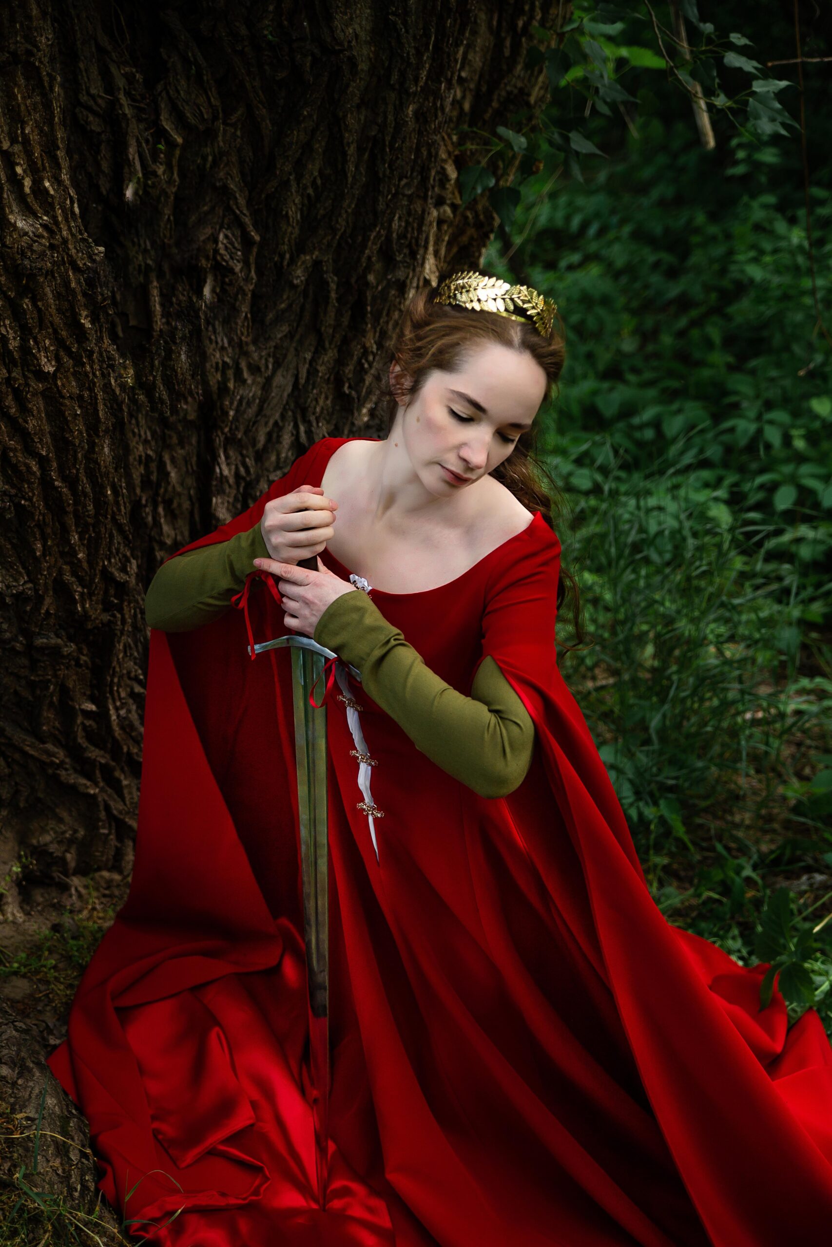 1400s Red Medieval Dress: 15th Century Reenactment Gown for Renfair and LARP - Image 12