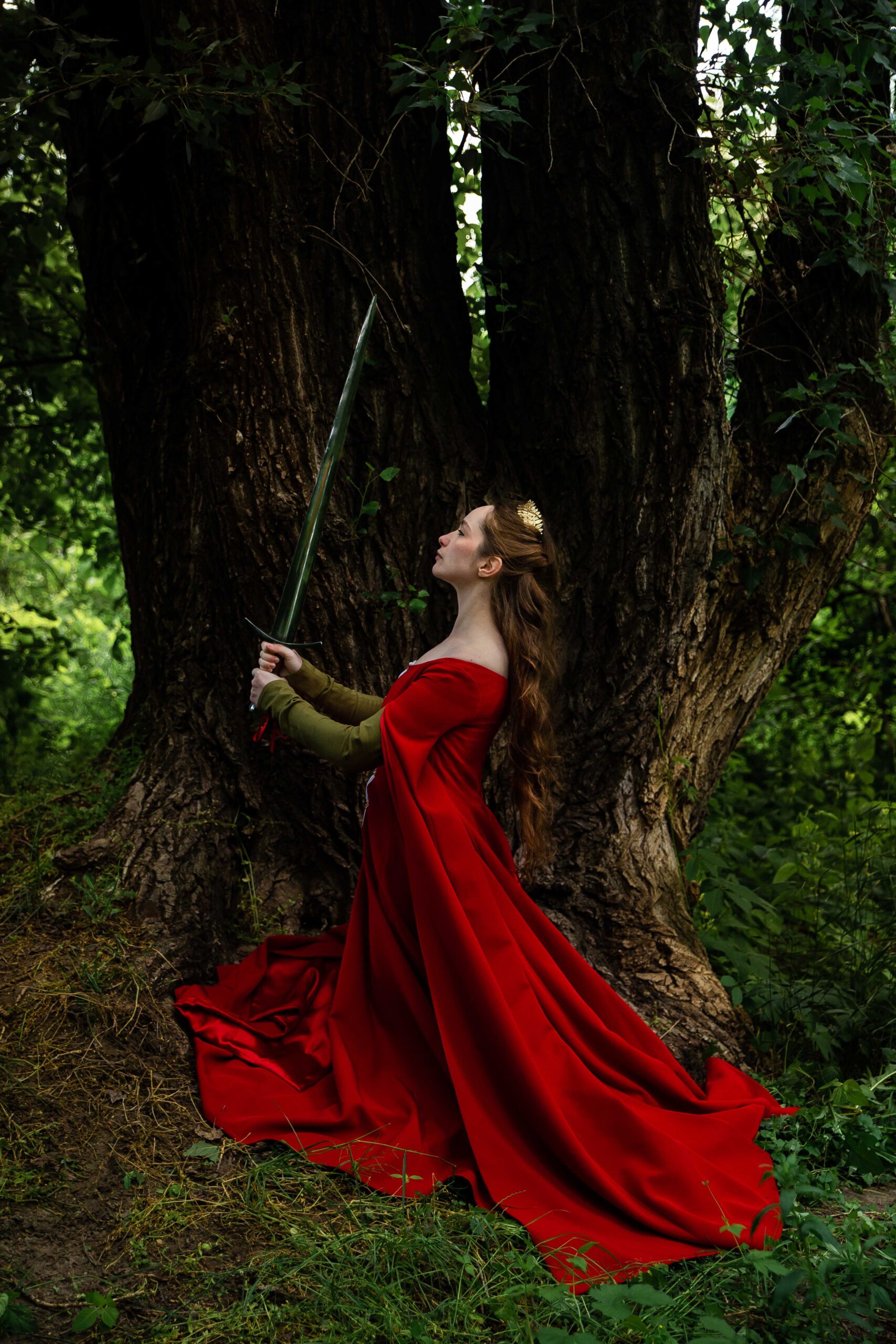 1400s Red Medieval Dress: 15th Century Reenactment Gown for Renfair and LARP - Image 6