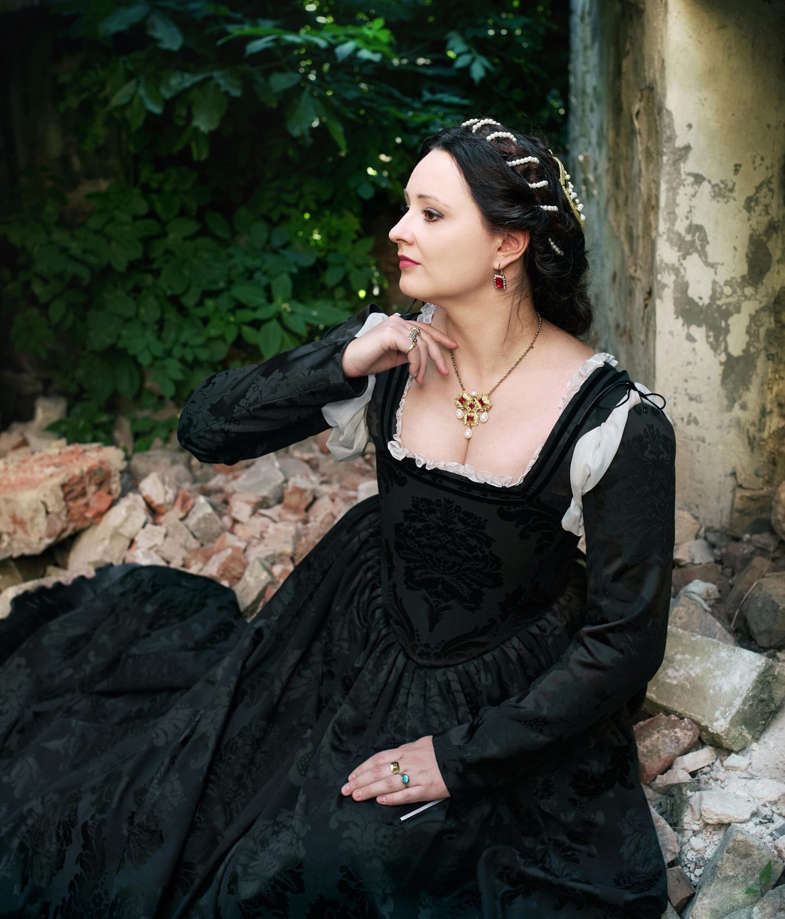 Black 1550s Renaissance Gown, Gothic Renfaire Outfit - Image 5