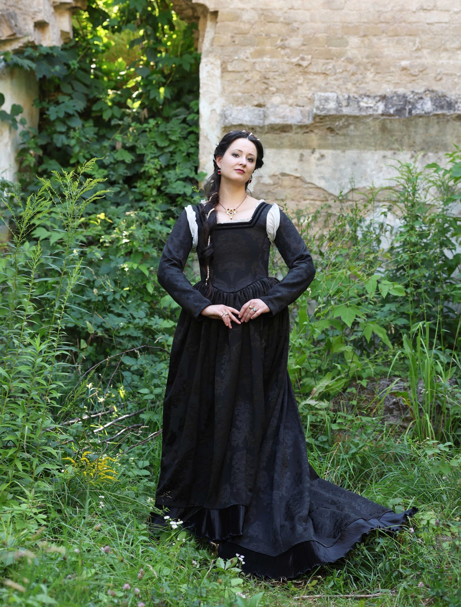 Black 1550s Renaissance Gown, Gothic Renfaire Outfit - Image 4