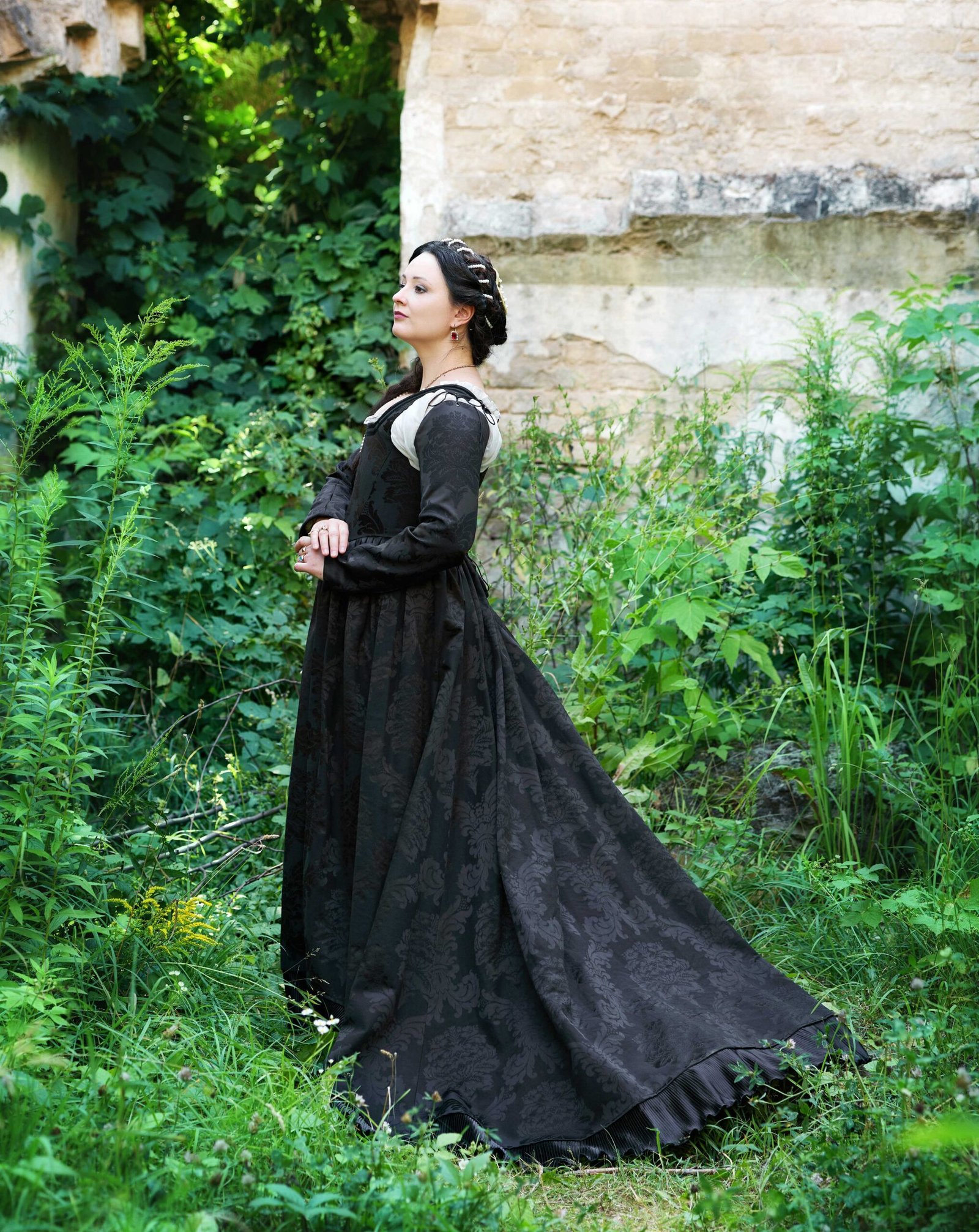 Black 1550s Renaissance Gown, Gothic Renfaire Outfit - Image 14