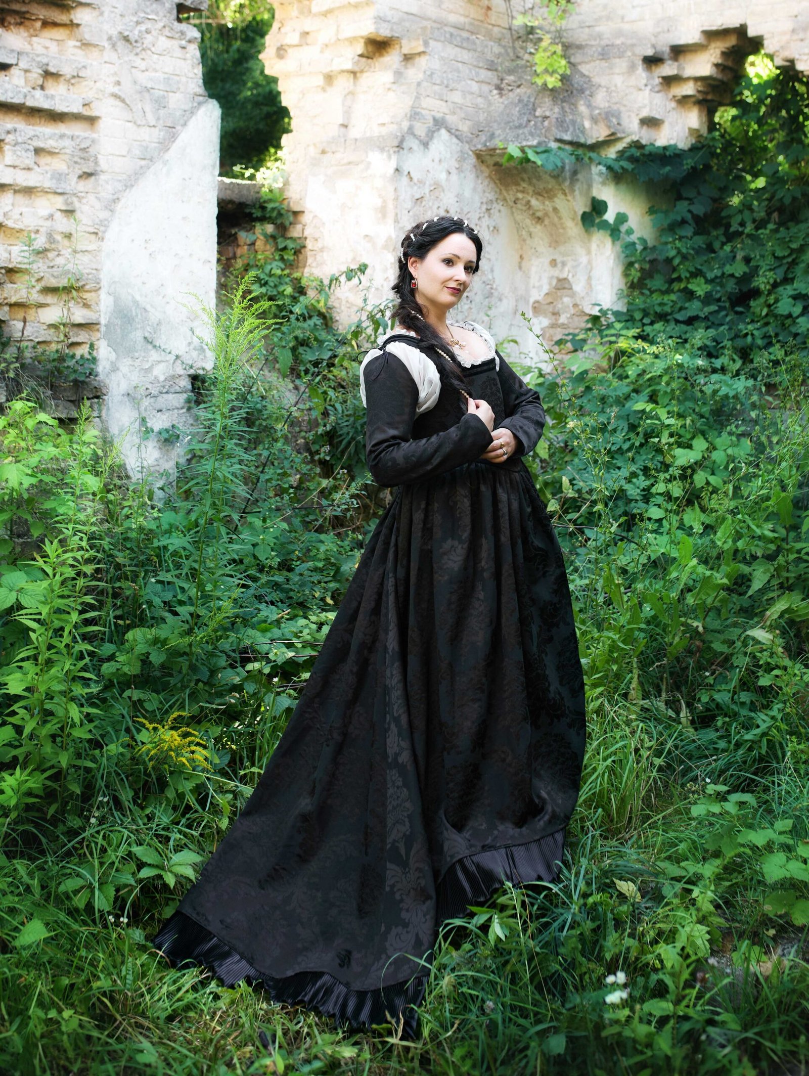Black 1550s Renaissance Gown, Gothic Renfaire Outfit - Image 12